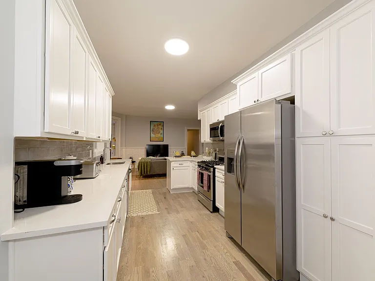 584 Orange Street — Photo 35