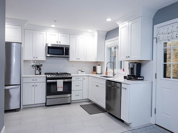 2nd image of 600 Justin Dr Unit 4