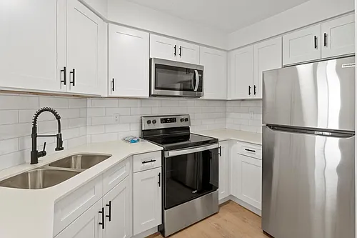 388 E Park Ave Photo 1