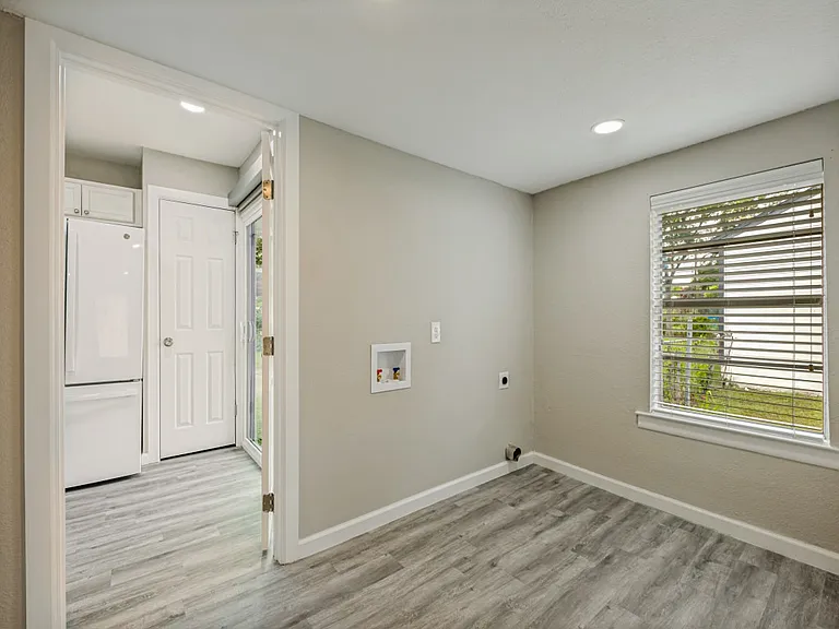 2408 Jennings Ave — Photo 10