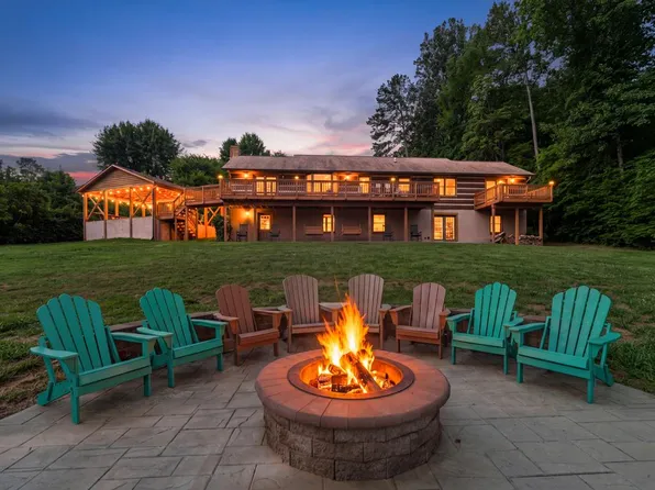 561 Overlook Ln, Clarksville, VA 23927
