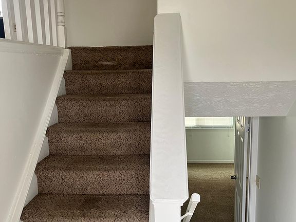 3rd image of 11054 Amburg Ct