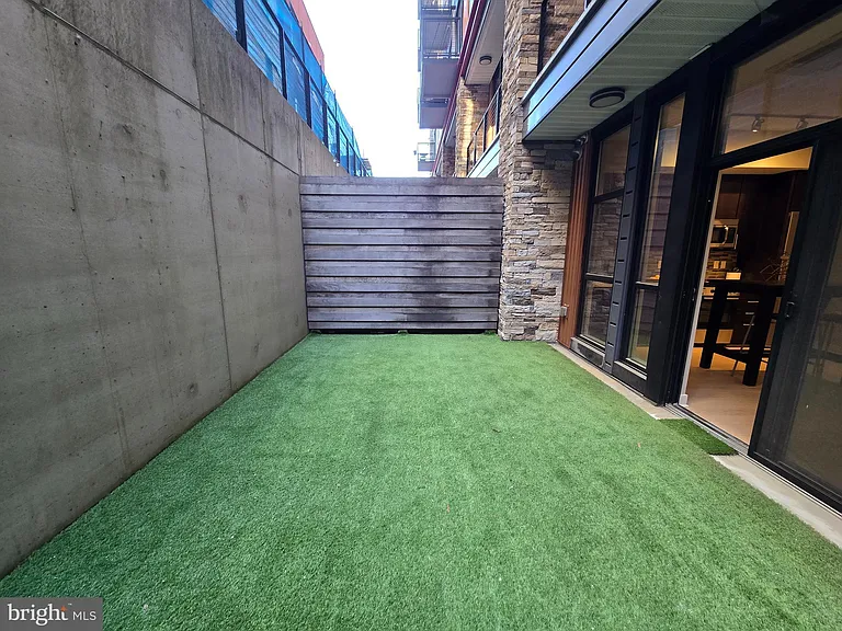 1320 Fenwick Ln #6 — Photo 8