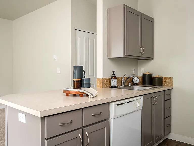 Leverich Apartments — Photo 29