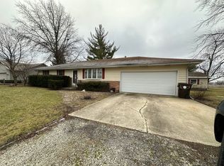 20 Green St, Fisher, IL 61843