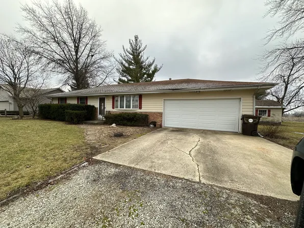 20 Green St, Fisher, IL 61843