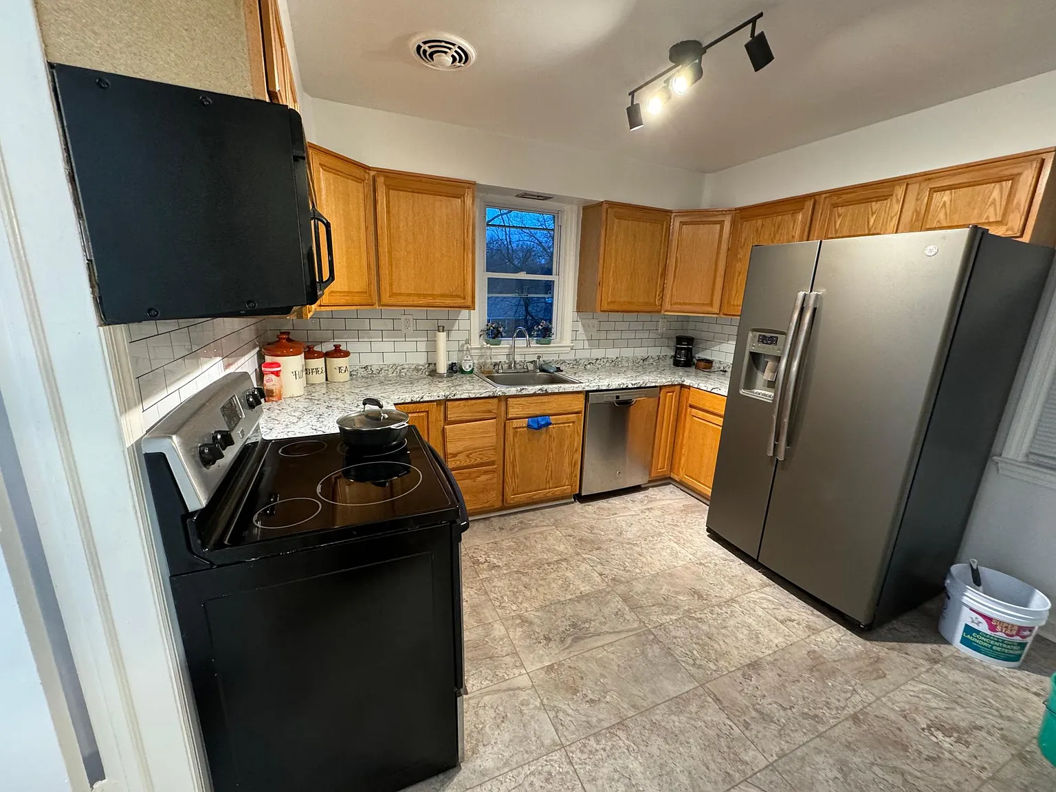 3 bed, 1568 sqft, $3,500 — Photo 3