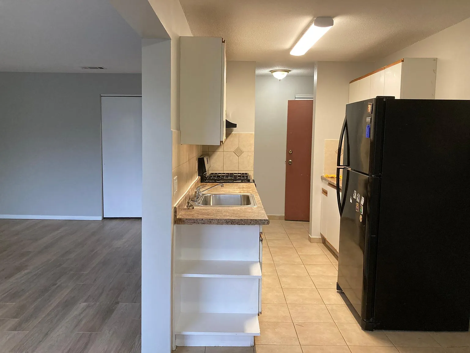 2 bed, 1.5 bath, 935 sqft, $2,100 — Photo 2