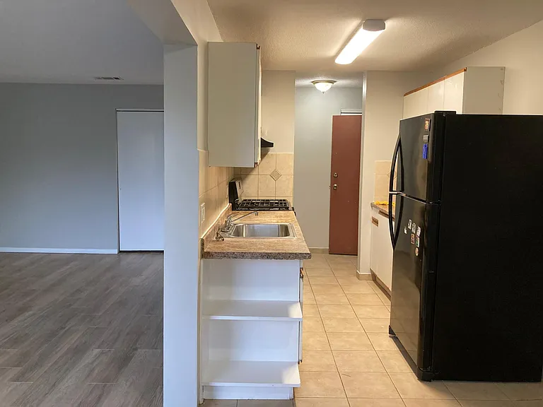 48 Shrewsbury Green Dr #E — Photo 2