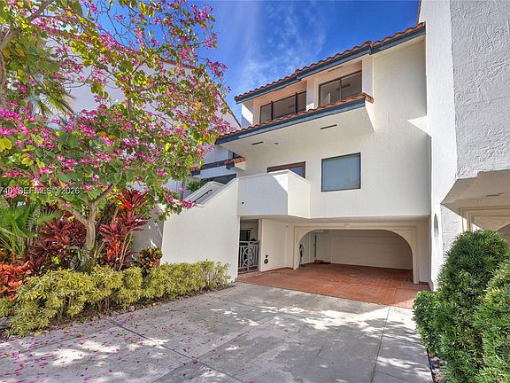 2nd image of 2000 S Bayshore Dr APT 27