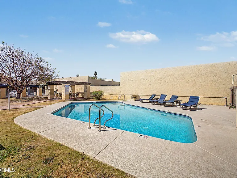 2225 E Catalina Dr — Photo 33