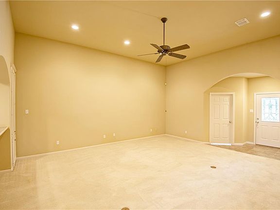 5th image of 9126 Darby Ln