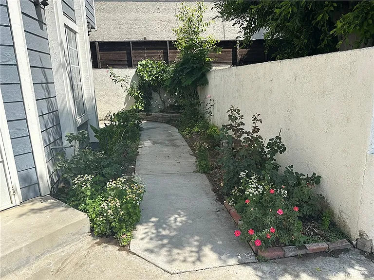 3823 Foster Ave — Photo 12