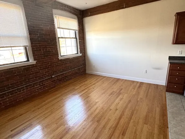 32 Vila LLC, 11 Villa St #302, Haverhill, MA 01832