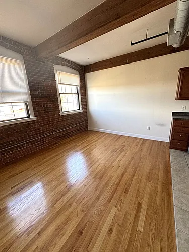 32 Vila LLC Photo 1