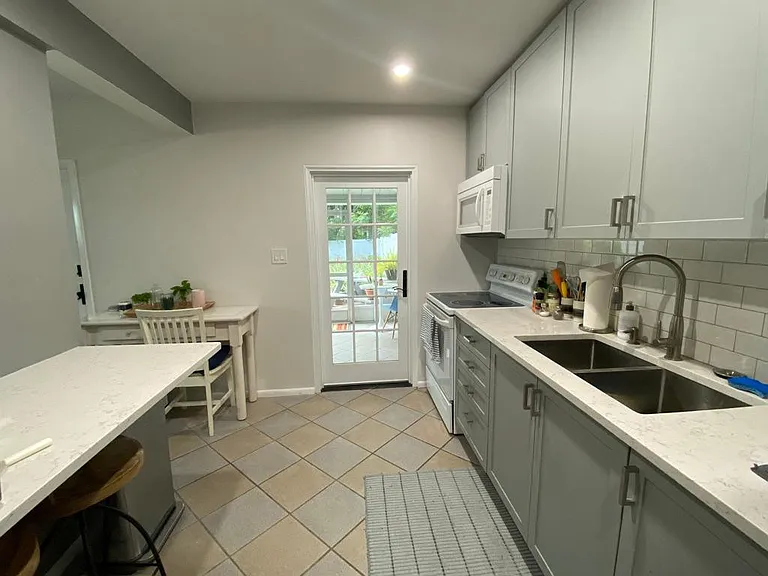 820 Huntington Ct — Photo 5