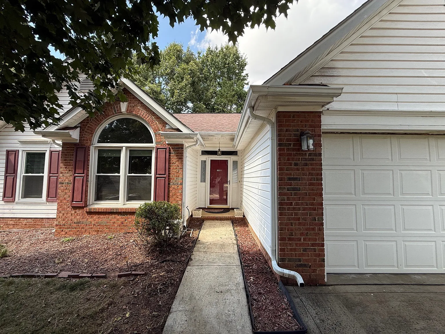 3 bed, 1648 sqft, $2,100 — Photo 2