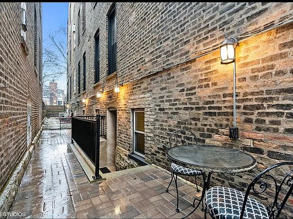 3rd image of 2224 N Burling St APT 1B