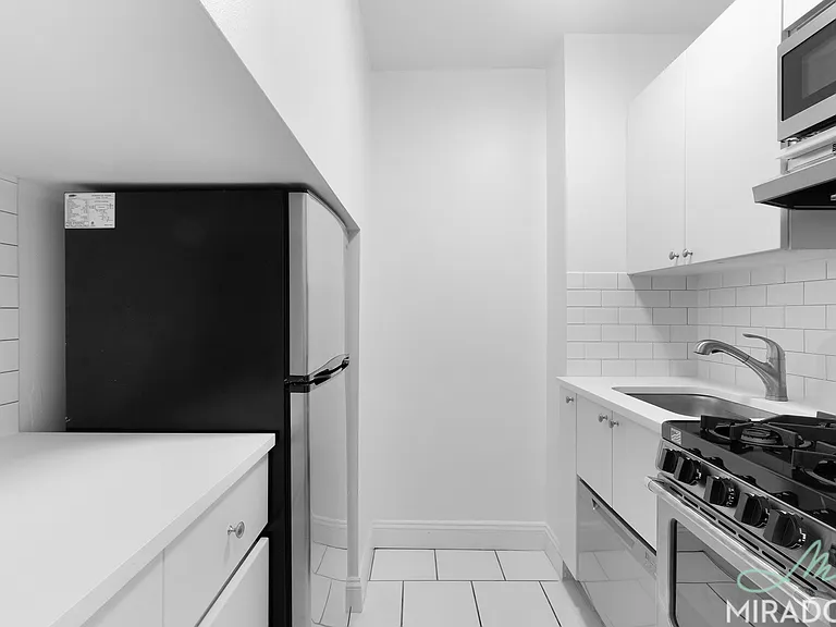 43 W 16th St #2G — Photo 7