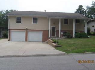 2826 Hillcrest Ave, Bettendorf, IA