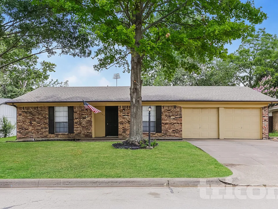 145 NW Suzanne Ter