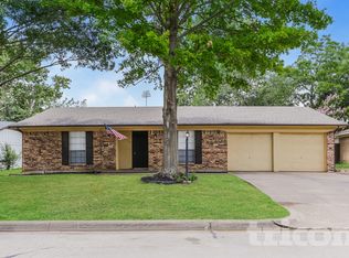 145 NW Suzanne Ter, Burleson, TX 76028