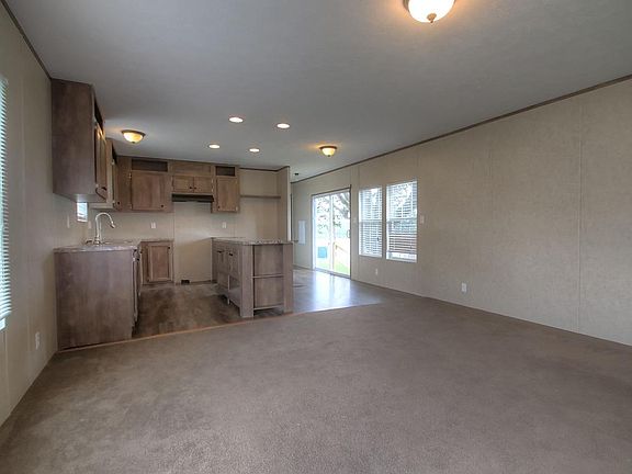 3rd image of 11 Spurlin Trailer Ct