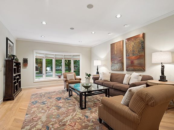 4th image of 2319 Thornwood Ave