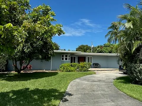 4 bed, 3.5 bath, 2294 sqft, $5,995 — Photo 2