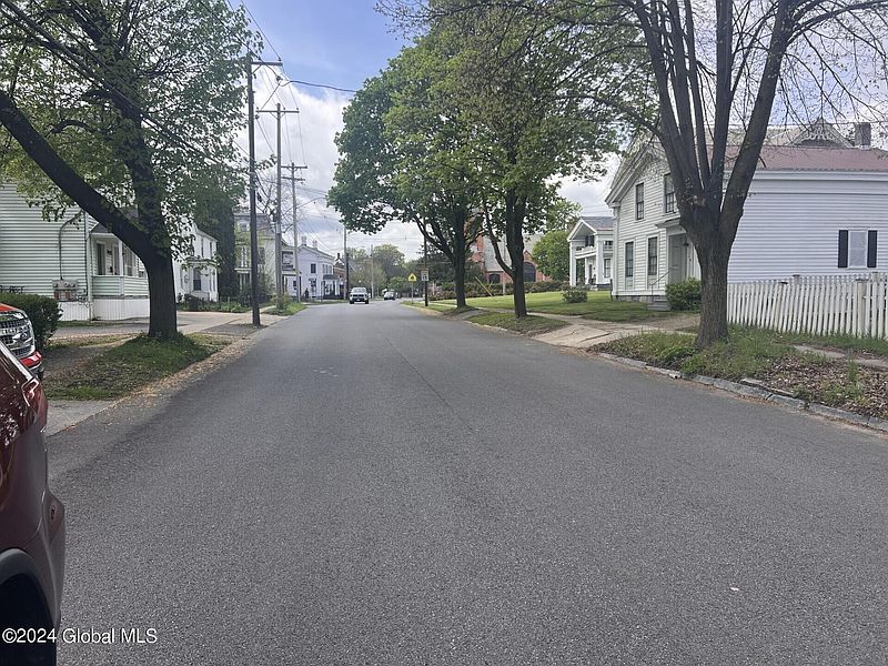 5th image of 138 Maple Street