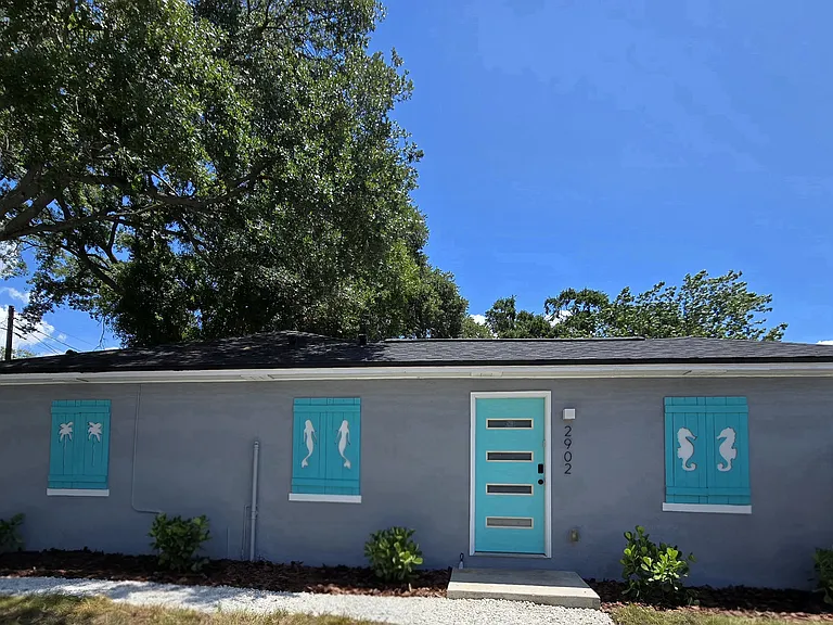 2902 S Manhattan Ave — Photo 1