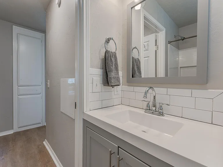 1009 E Main St #1 — Photo 13