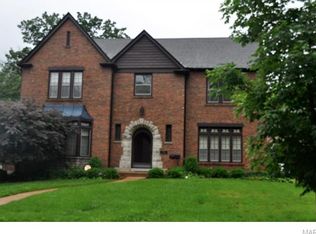 7715 Davis Dr, Saint Louis, MO 63105