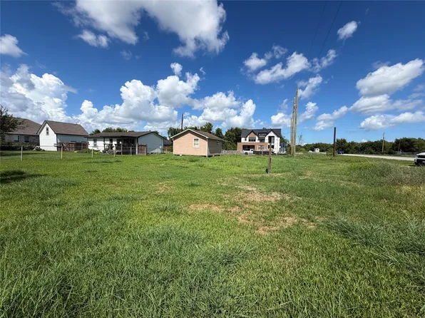 3007 Arkansas Ave, Dickinson, TX 77539