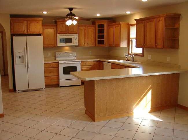Built in 2007! OPEN FLOOR 
