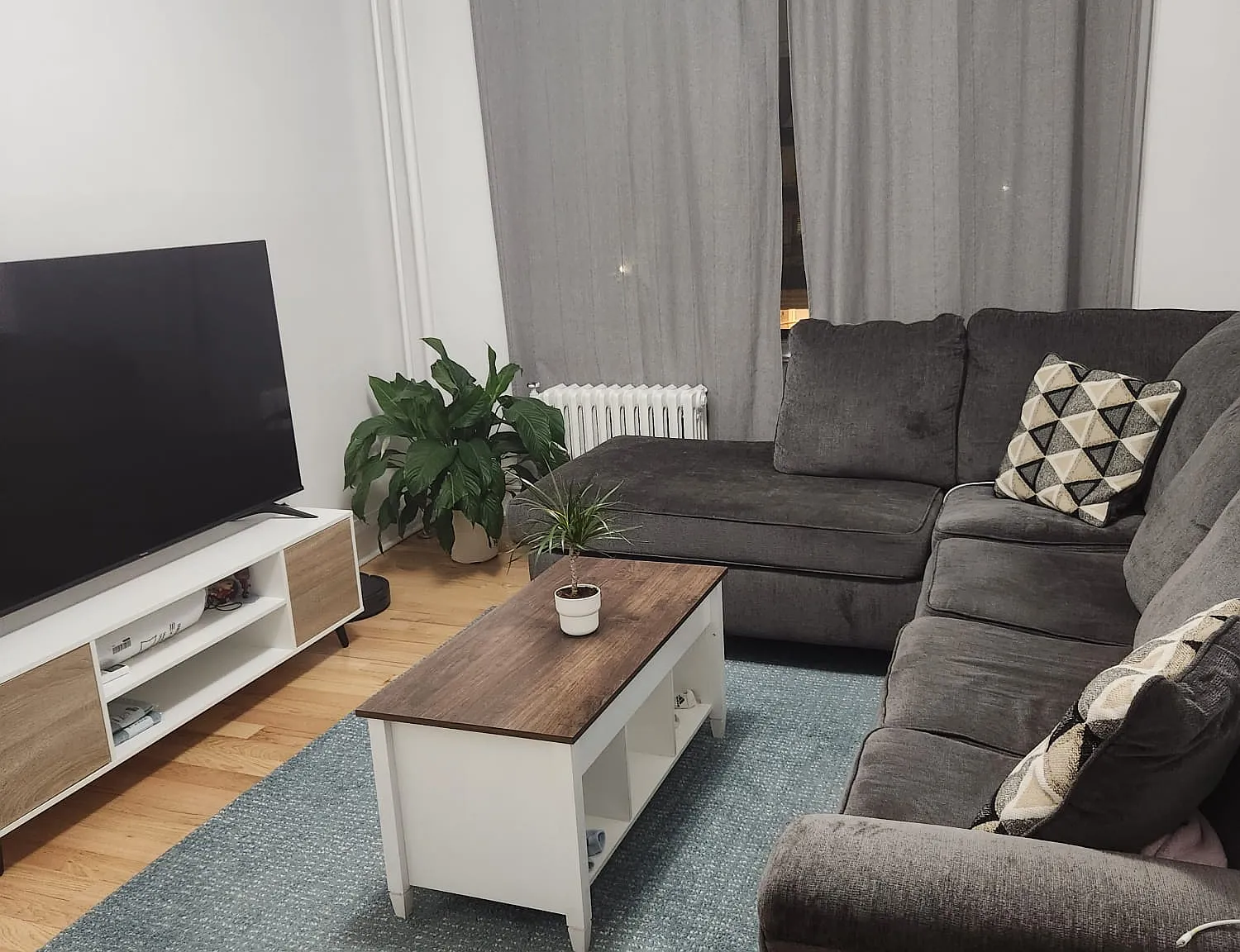 4 bed, 1300 sqft, $3,200 — Photo 1