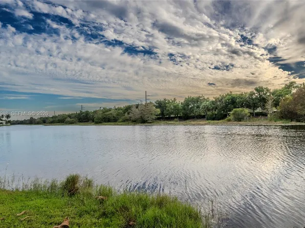 2893 Oakbrook Dr, Fort Lauderdale, FL 33332