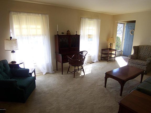 4th image of 1523 Rosewood Ave SE