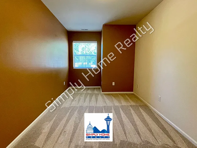 8715 Madrid St NE — Photo 8