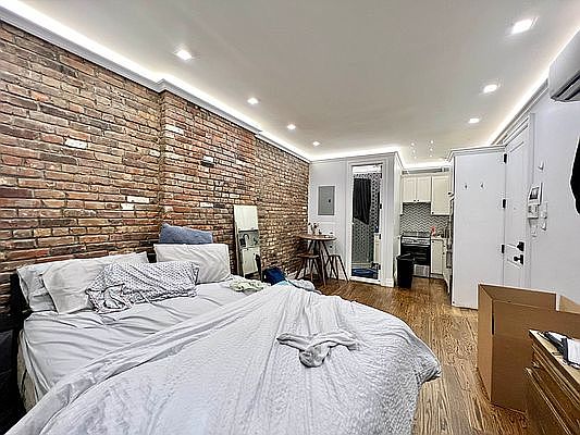 1st image of 40 Columbia Pl #1B