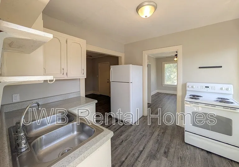 2022 Dellwood Ave #2 — Photo 2