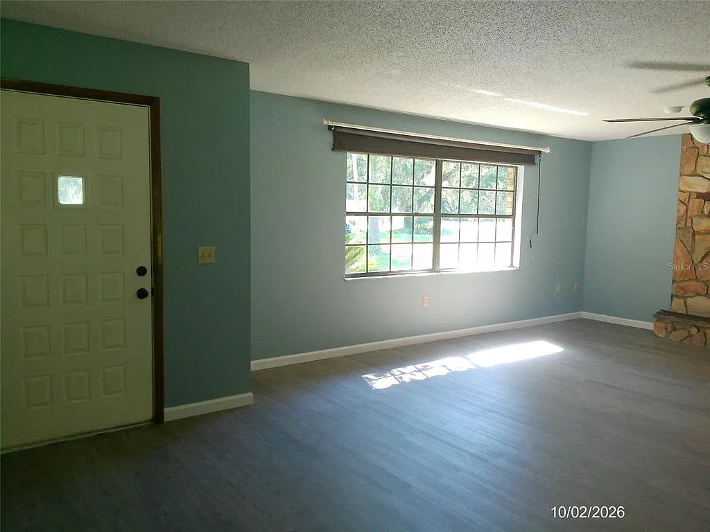 3 bed, 2.0 bath, 1998 sqft, $2,000 — Photo 3