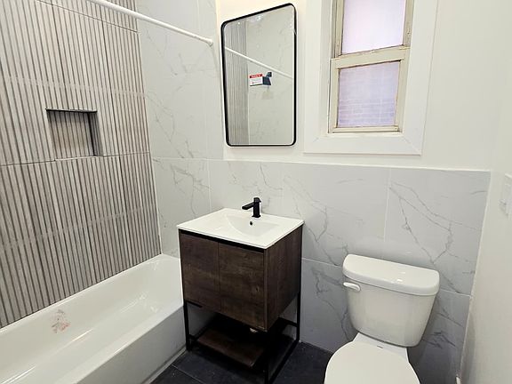4th image of 377 Danforth Ave #2C