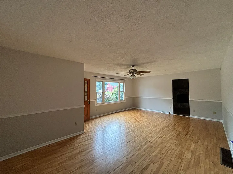 414 E Main St — Photo 6