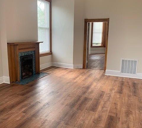 3rd image of 1006 W Franklin St #3
