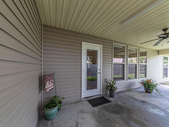 4th image of 913 Lillian Michel Dr