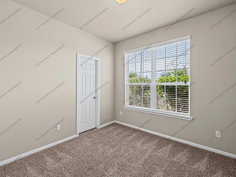 8012 Redbrush — Photo 17