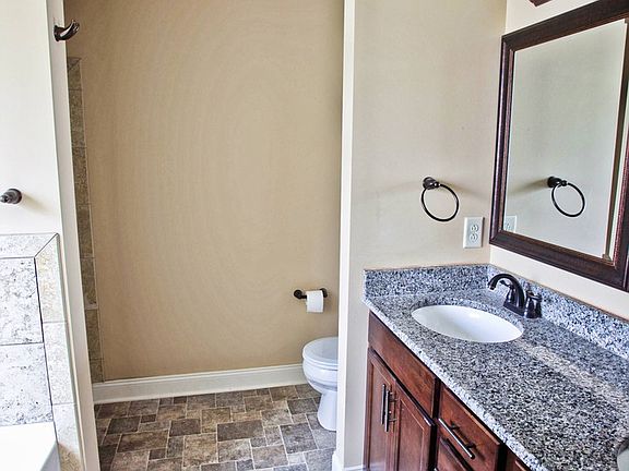 4th image of 797 Banister Dr