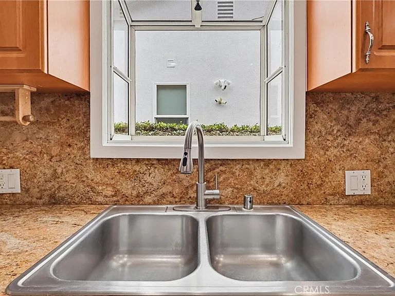 12528 Albers St — Photo 11