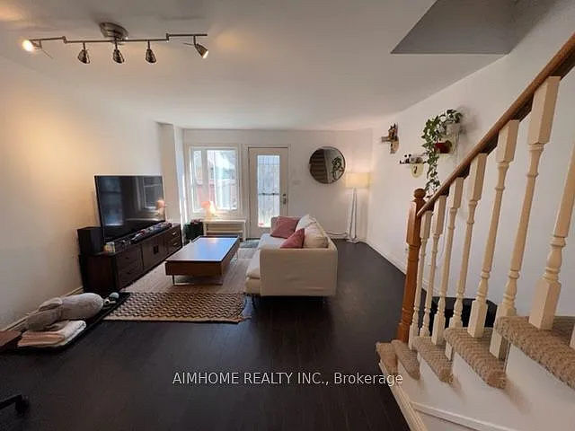 9013 Yonge St — Photo 6